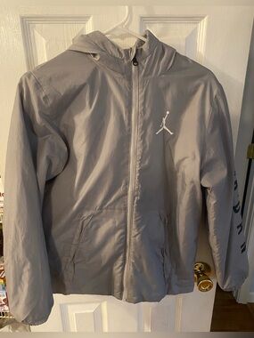 🩶 Jordan Youth Gray Hooded Windbreaker Jacket Size L (12–13) 🩶
